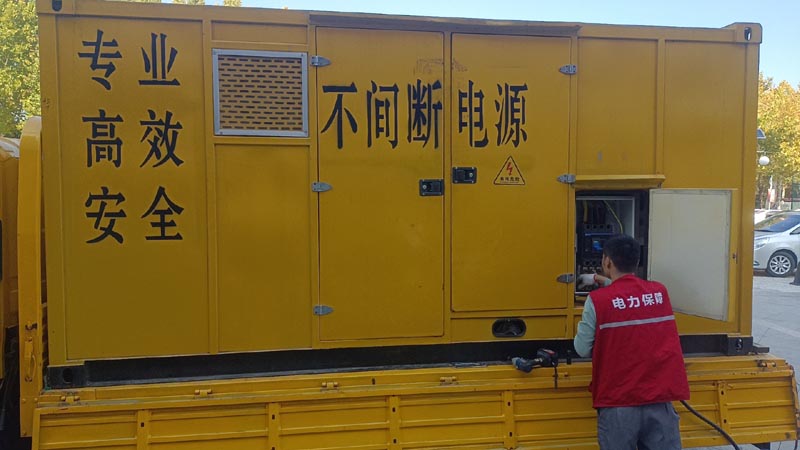 漳州柴油发电机组和UPS电源配合使用时，如何避免切换过程中的电力中断？